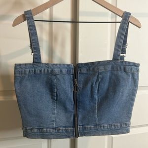 Croped top in light jeans